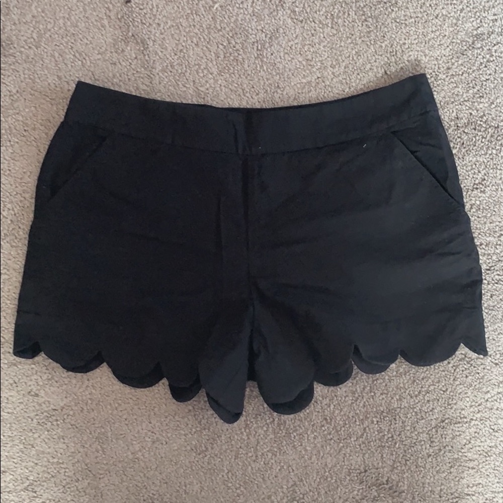 Vineyard Vines Comfy Black Scalloped Shorts